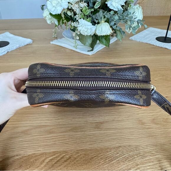✅AUTHENTIC✅LOUIS VUITTON DANUBE CROSSBODY Bag - Picture 8 of 14